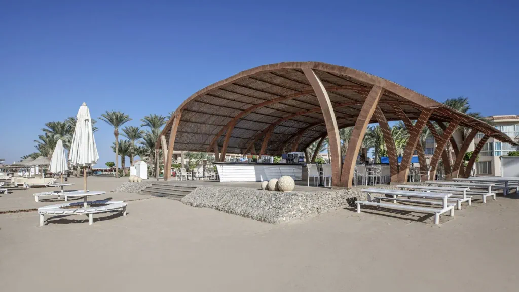 الفندق بيراميزا بيتش ريزورت - سهل حشيش